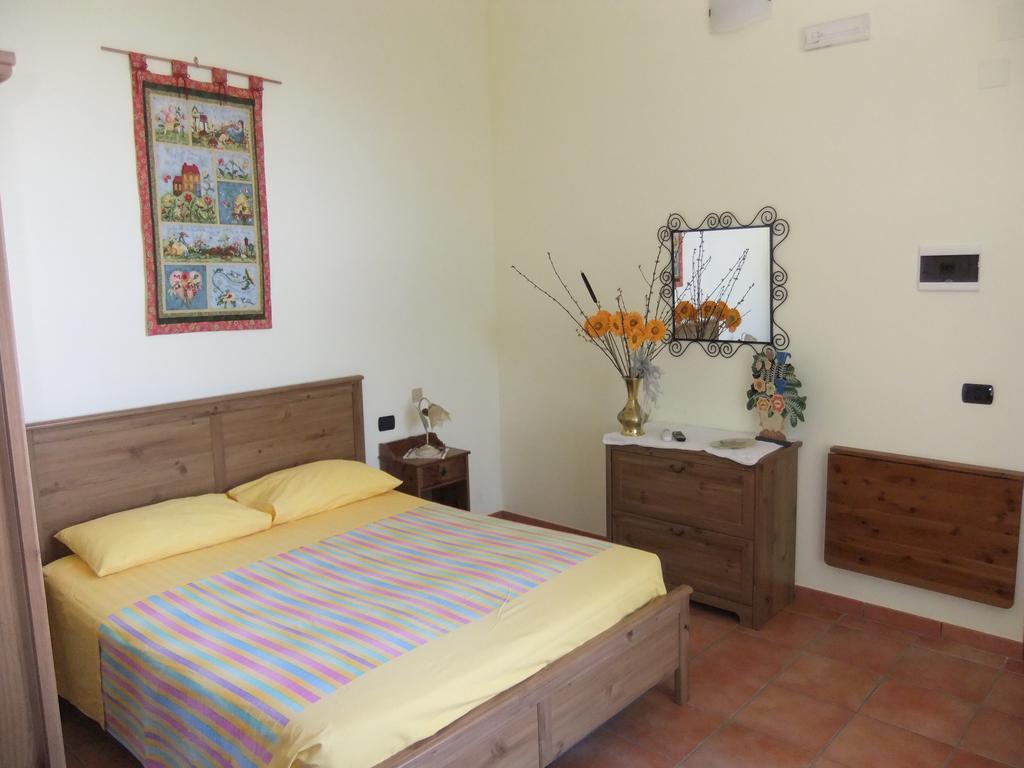 Agriturismo Fiori D'Arancio Паладжано Стая снимка